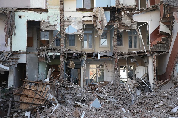 Depremde İstanbul'daki binaların 5'te biri yıkılacak 13