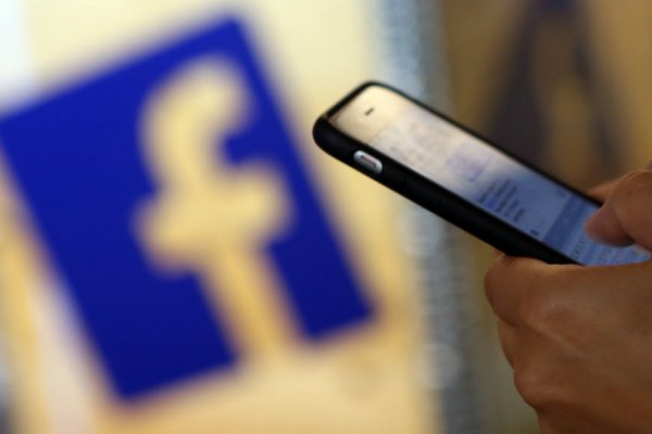 Facebook kapalı olsa bile sesinizi dinliyor!