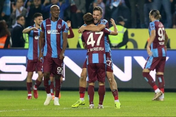 Trabzonspor 8 yıl sonra Fenerbahçe'yi yendi