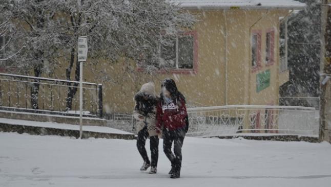 Kar okullara tatil getirdi