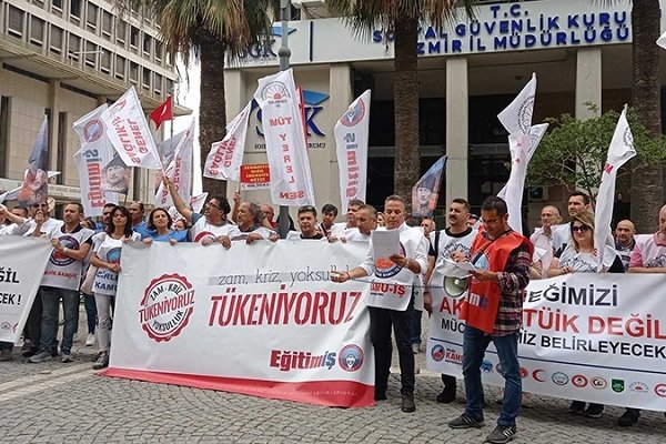 TÜİK, İzmir'de protesto edildi