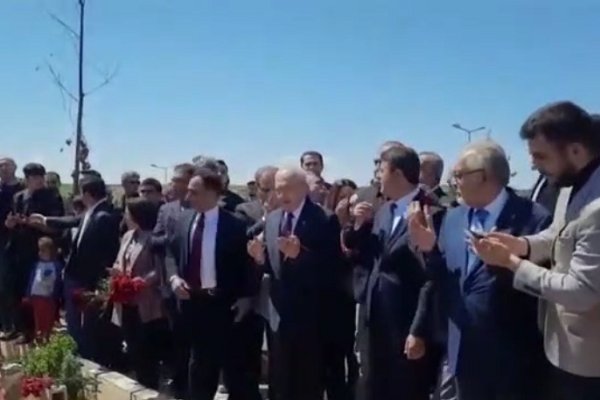 Kılıçdaroğlu'na mezarlıkta saldırı