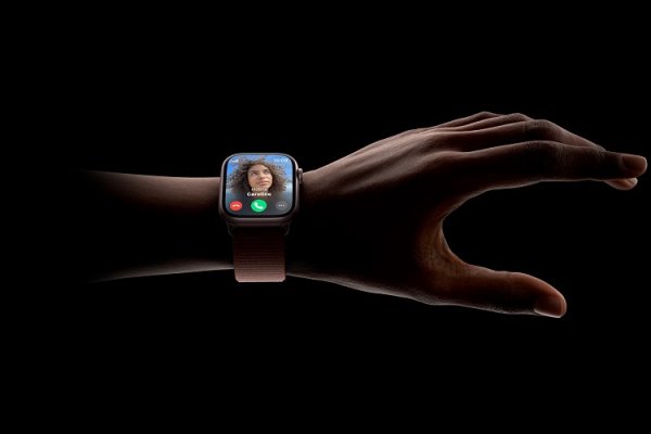 Apple Watch cihazlarına çift dokunmalı fonksiyonlu yeni özellikler eklendi