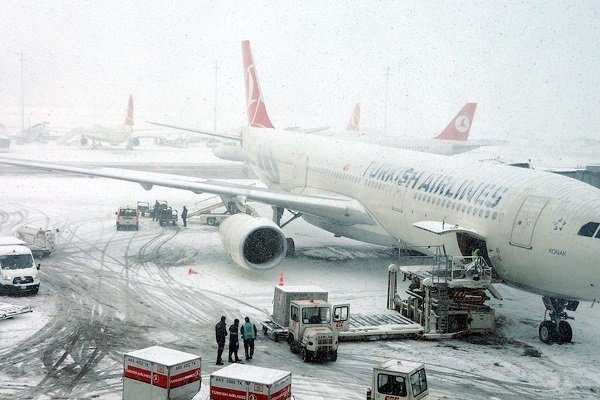 İstanbul'da uçuşlara kar engeli