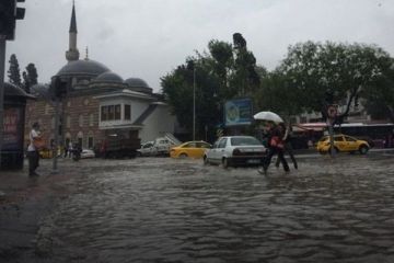 İstanbul, sele fırtınaya teslim oldu