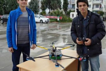 Liseli mucitlerden rüzgar ve güneş enerjili drone