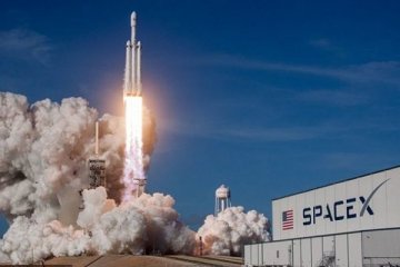 SpaceX uzaya ilk askeri uydusunu gönderdi