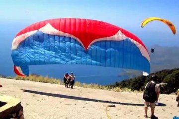 Fethiye'de yamaç paraşütçüleri greve gitti