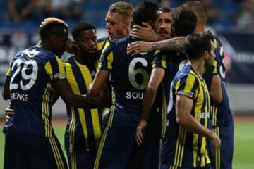 Fenerbahçe evinde ilk galibiyetini aldı