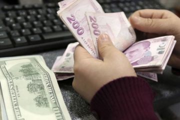 "Dolar/TL yıl sonuna kadar 3.90'ın üzerine yükselebilir"