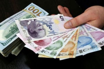 Dolar/TL son işlem gününde düşüyor